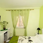 Little Star - Two Bedroom With Terrace شقة