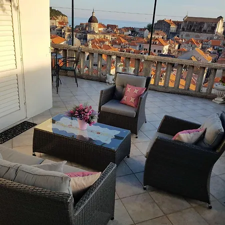 Little Star - Two Bedroom With Terrace دوبروفينك
