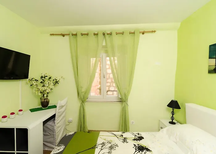 Little Star - Two Bedroom With Terrace 아파트